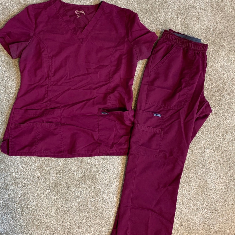 Scrub set